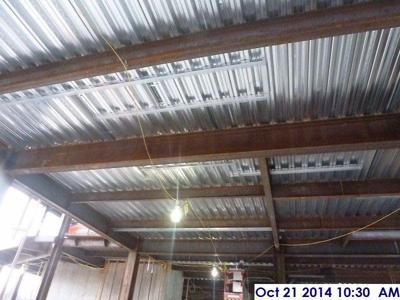 Installed top metal track at the 2nd floor at Rooms 205, 208 Facing West (800x600)